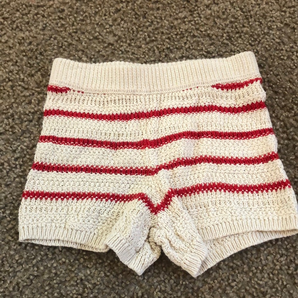 RED & CREAM CROCHET SHORTS